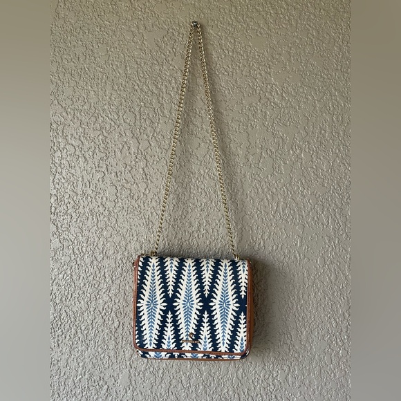 Spartina 449 Handbags - Spartina 449 Navy and White Leaf Crossbody Bag
